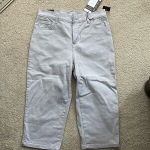 NWT Women GV Amanda Capri light gray sz 8P Flex Stretch classic rise
